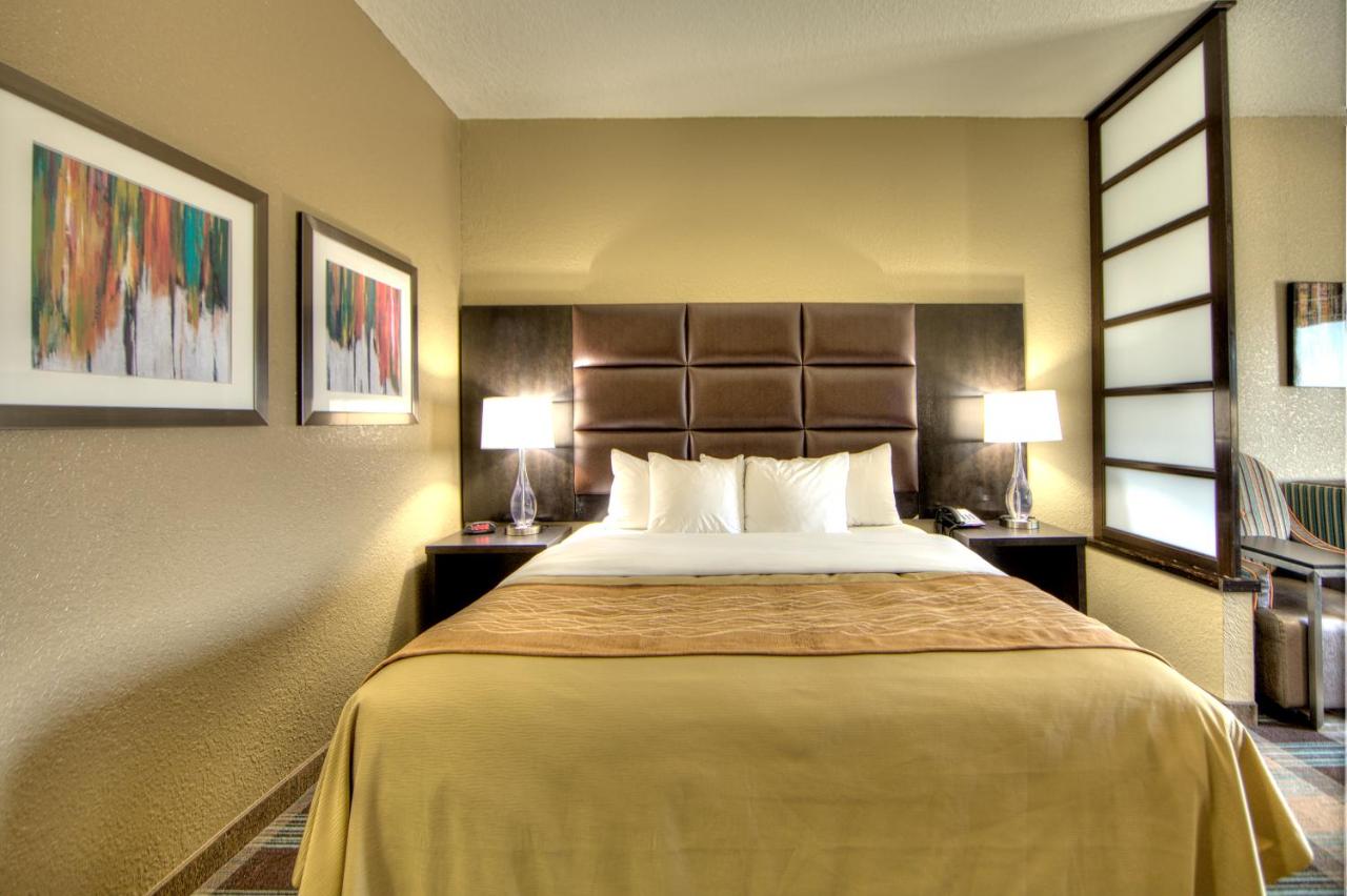 King Room - Accessible/Non-Smoking at Comfort Inn & Suites Fort Worth West I-30 NAS JRB