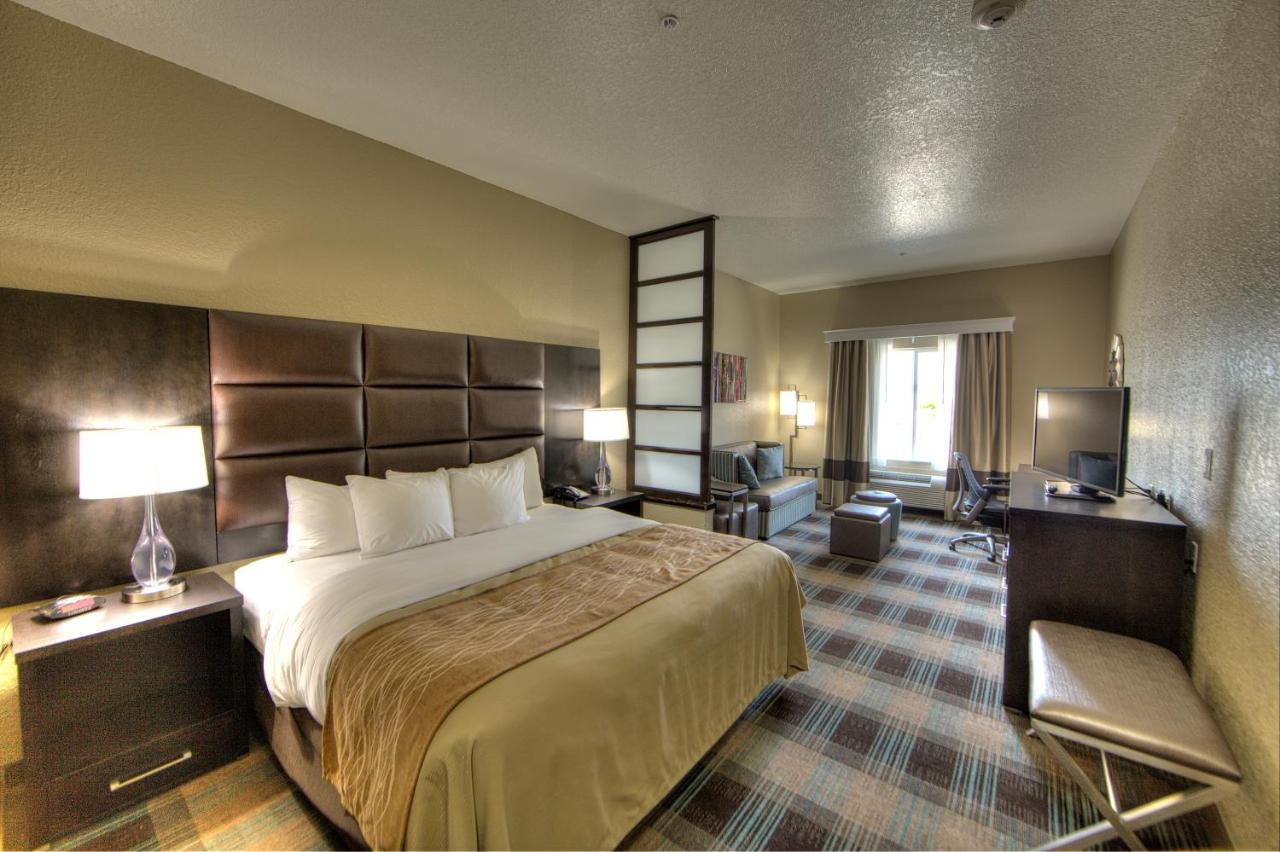 King Room - Accessible/Non-Smoking at Comfort Inn & Suites Fort Worth West I-30 NAS JRB