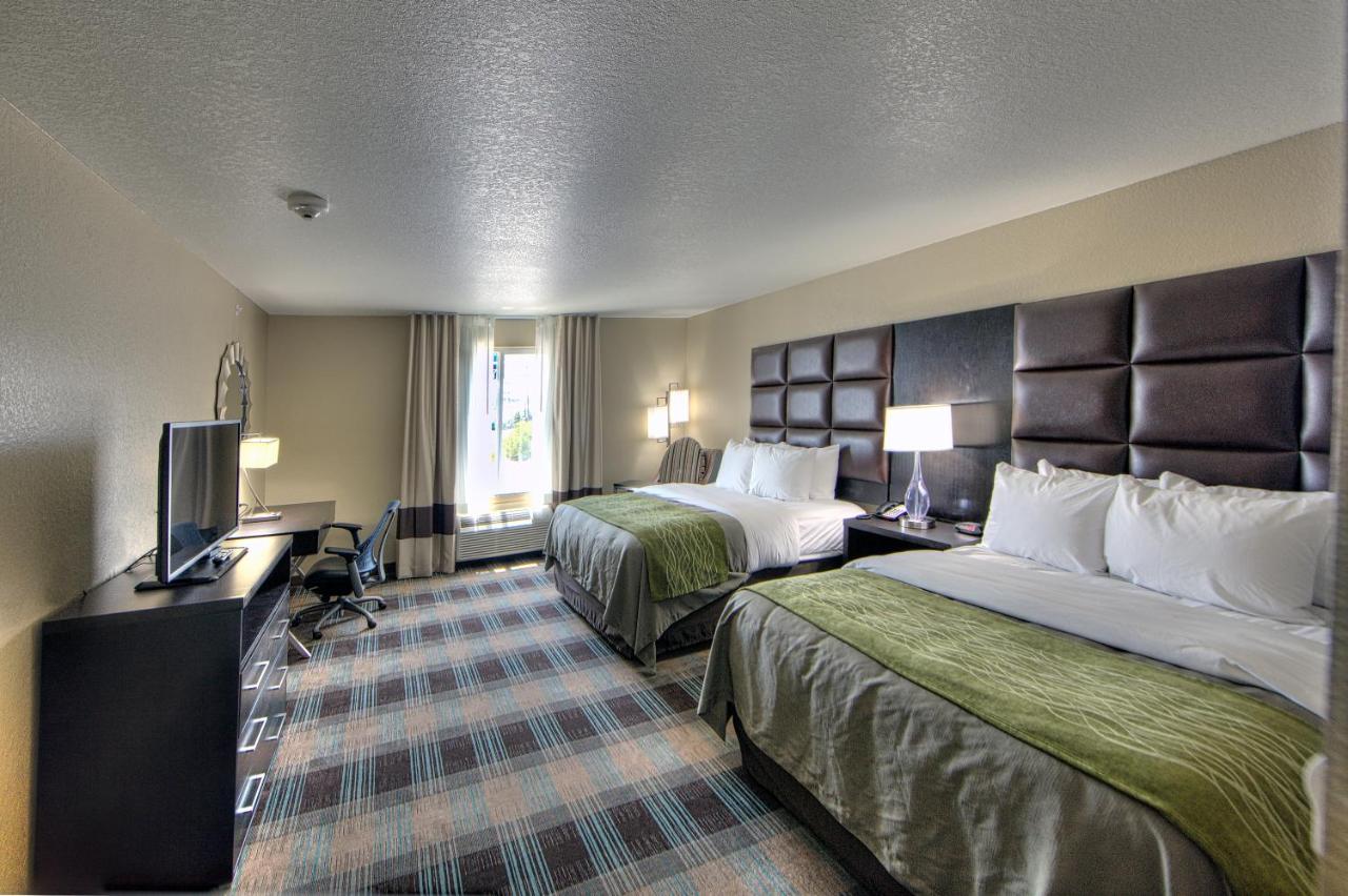 Queen Room with Two Queen Beds at Comfort Inn & Suites Fort Worth West I-30 NAS JRB