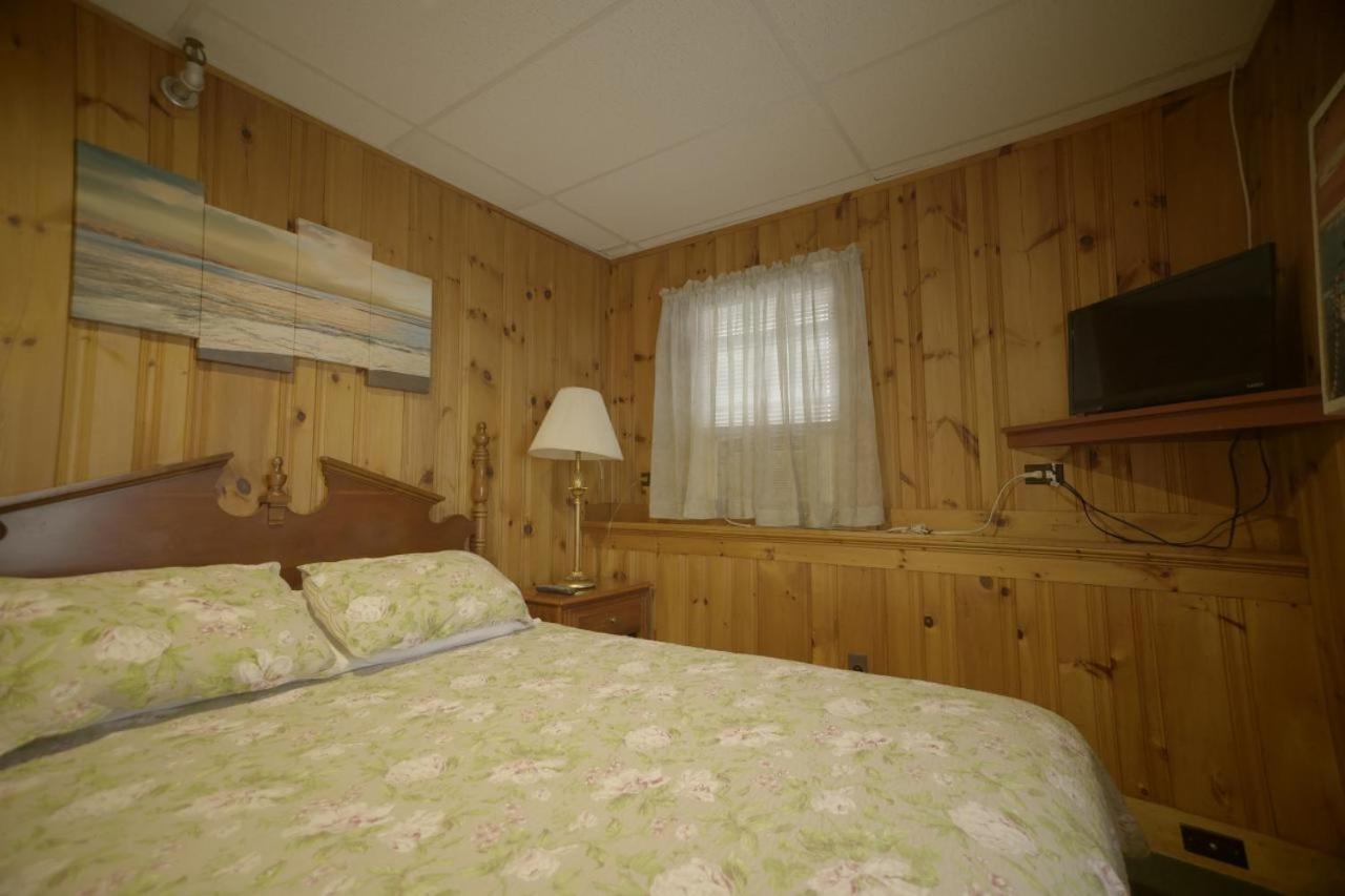 Queen Room at Betty Doon Hotel