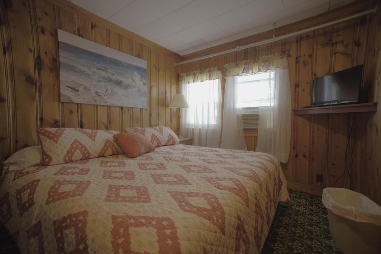 Standard King Room at Betty Doon Hotel