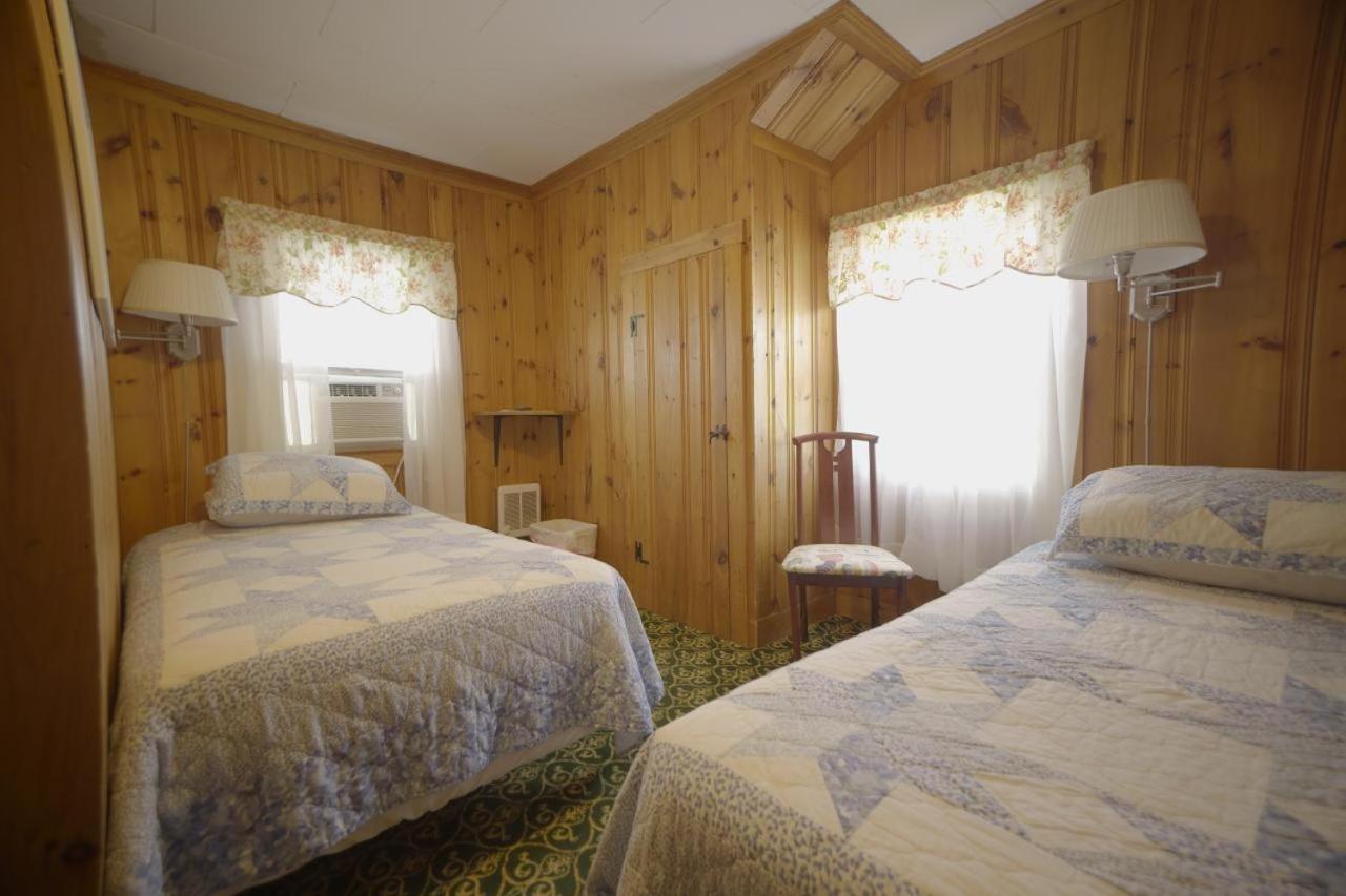Deluxe Twin Room at Betty Doon Hotel