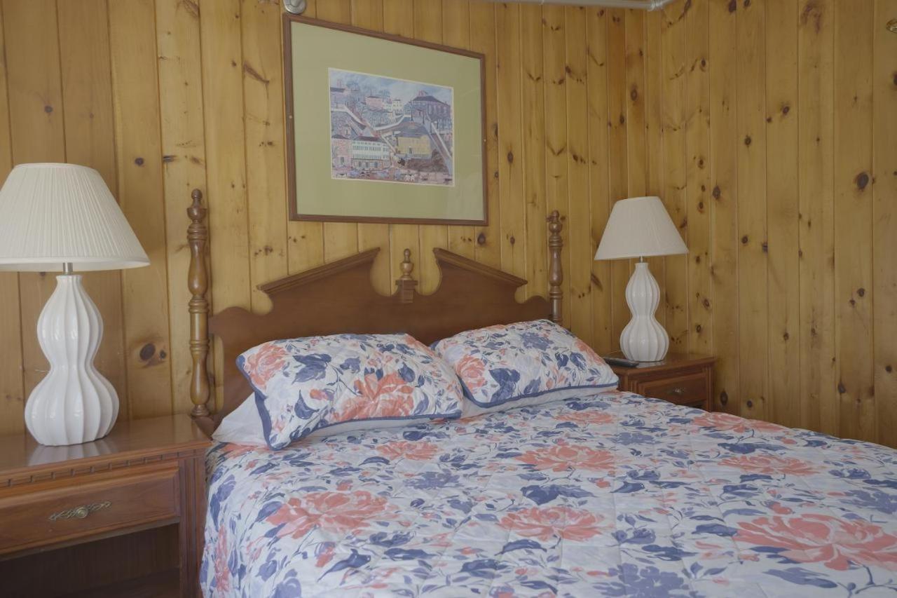 Suite with Balcony at Betty Doon Hotel
