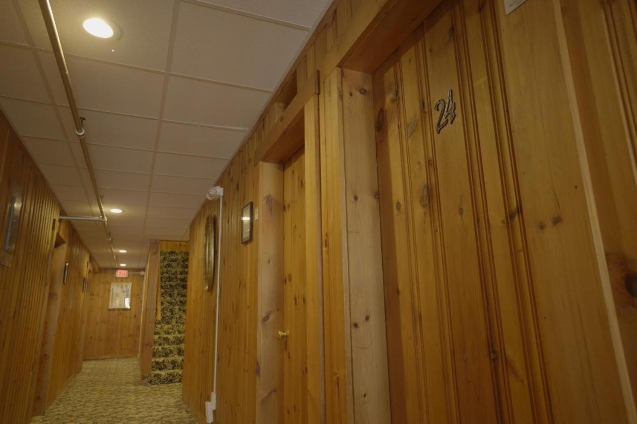 Queen Room at Betty Doon Hotel
