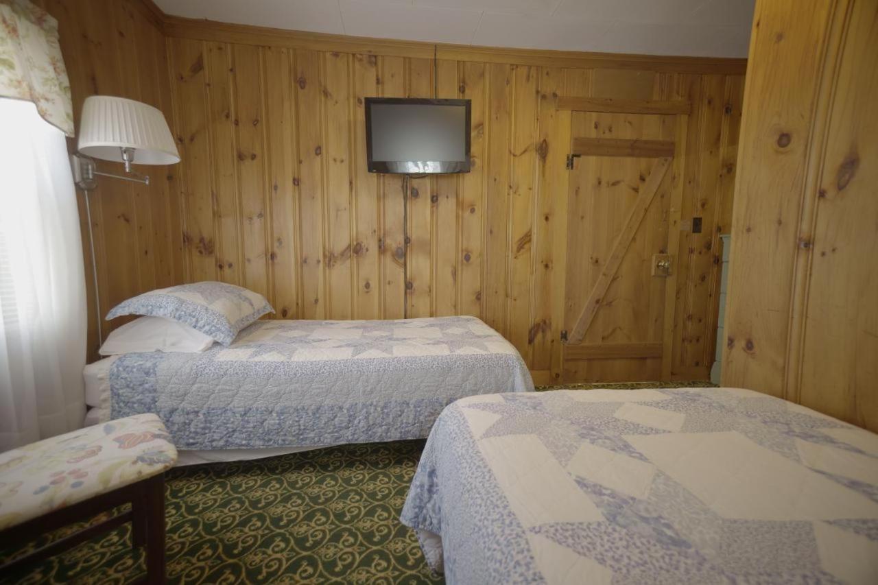 Deluxe Twin Room at Betty Doon Hotel