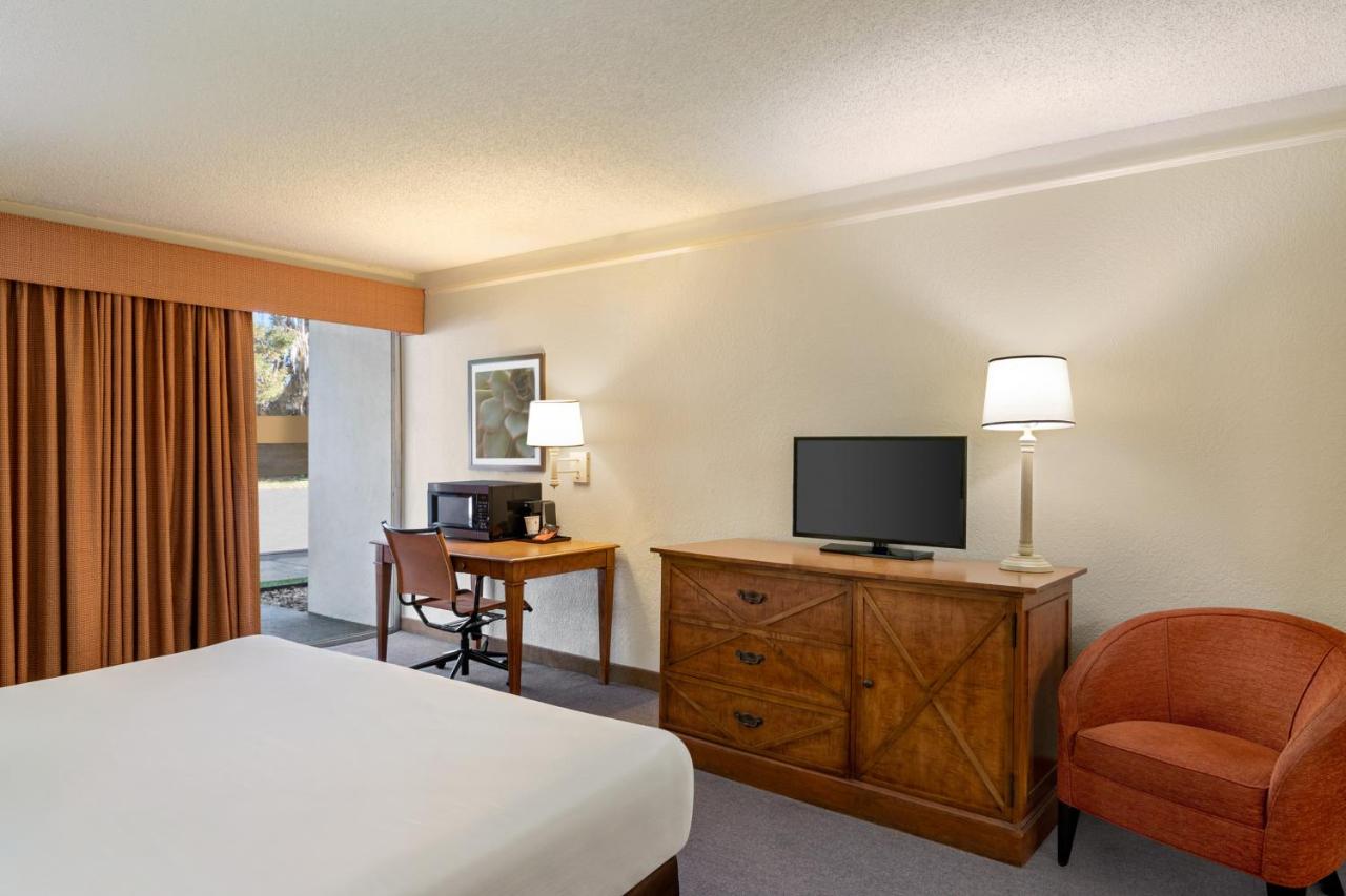 Deluxe King Room - Non-Smoking at Baymont by Wyndham Daytona Beach/Intl Speedway
