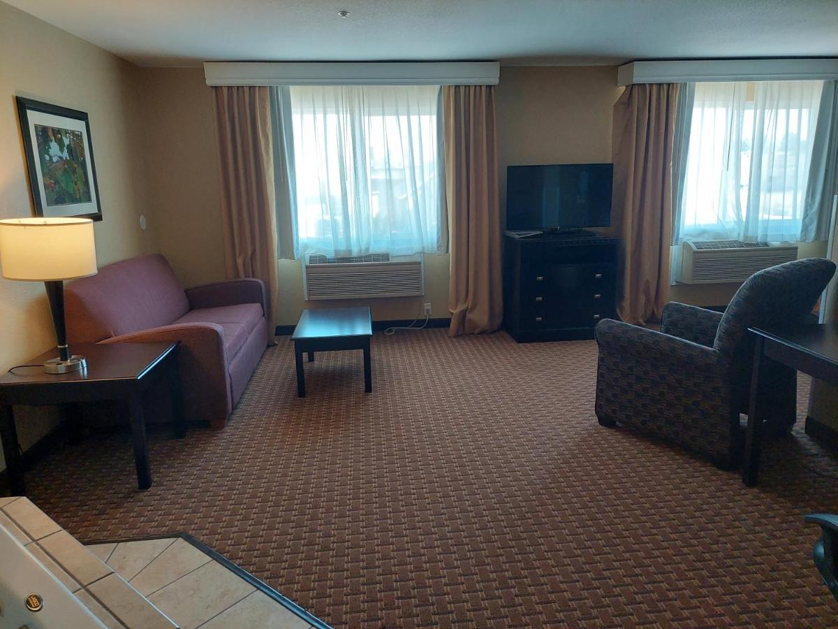 King Suite with Spa Tub at Best Western Plus Vintage Valley Inn