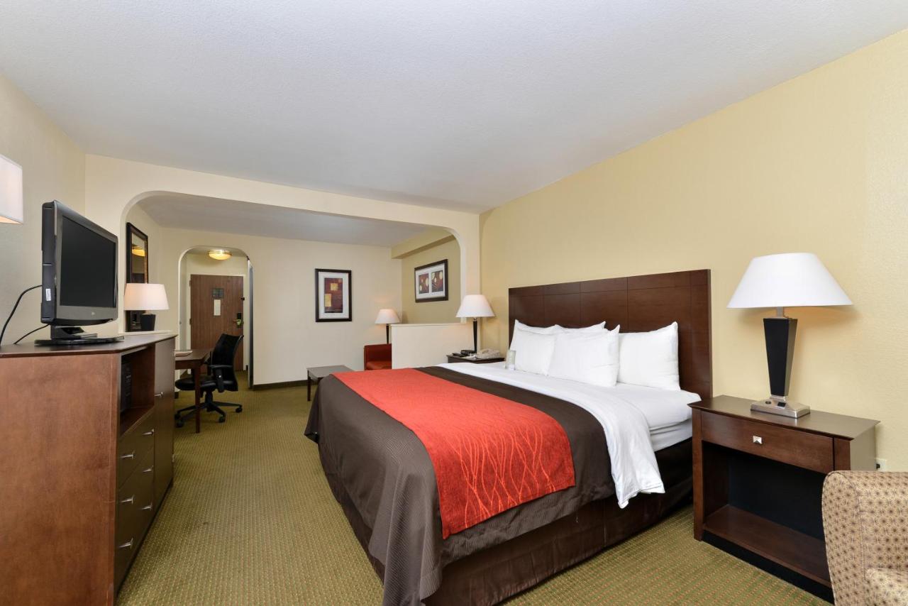 King Room - Non-Smoking at Comfort Inn & Suites Moss Point Pascagoula
