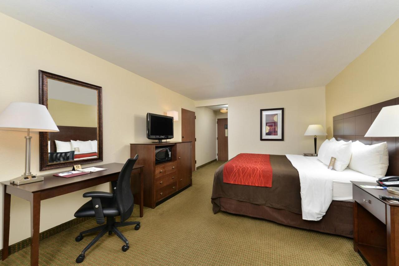 King Room - Non-Smoking at Comfort Inn & Suites Moss Point Pascagoula