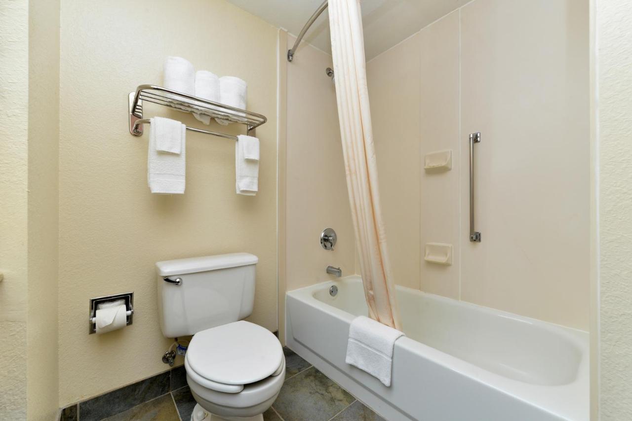 King Room - Non-Smoking at Comfort Inn & Suites Moss Point Pascagoula