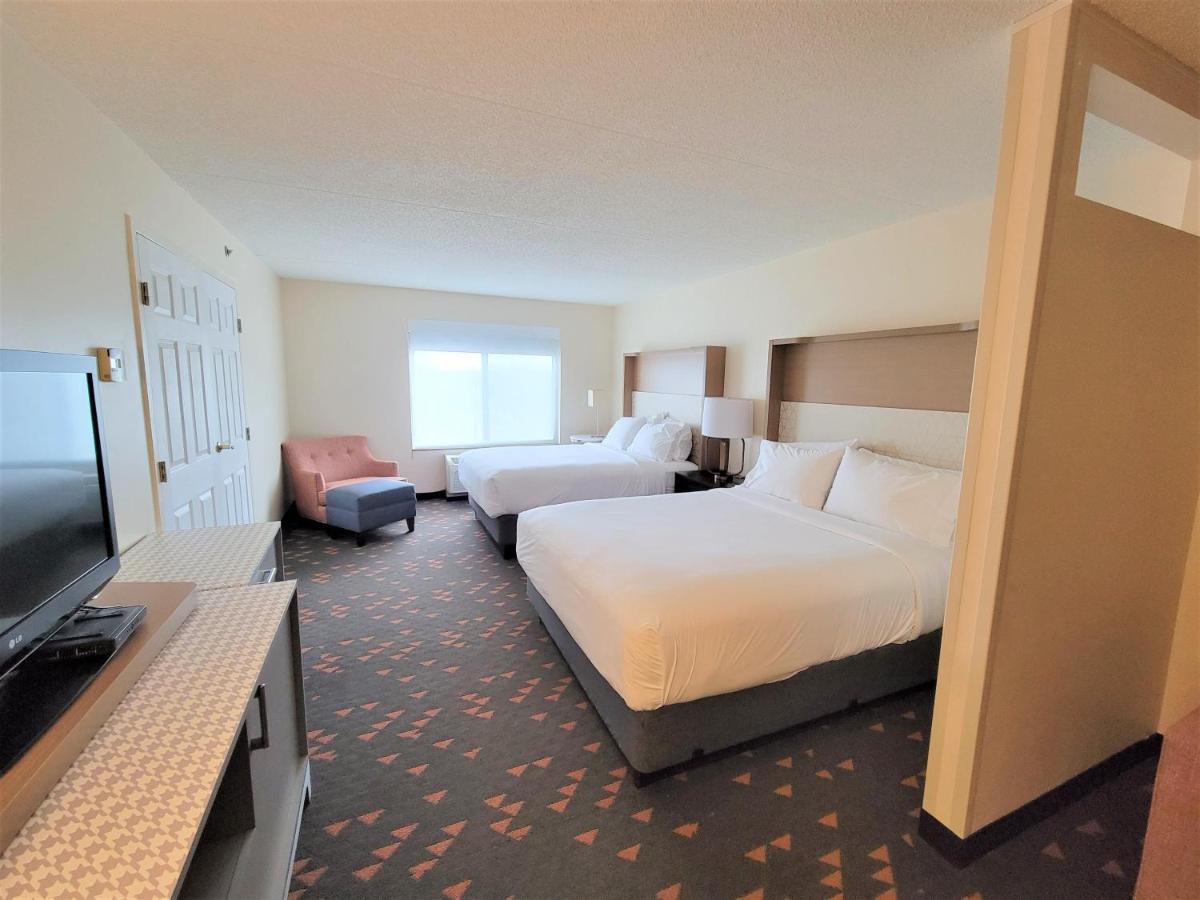 Executive King Suite at Holiday Inn & Suites Ann Arbor Univ Michigan Area by IHG