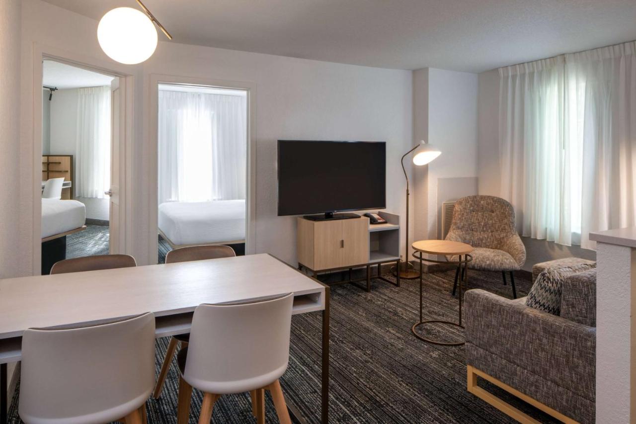 Two Bedroom Suite with Two Queen Beds at Sonesta Simply Suites Falls Church