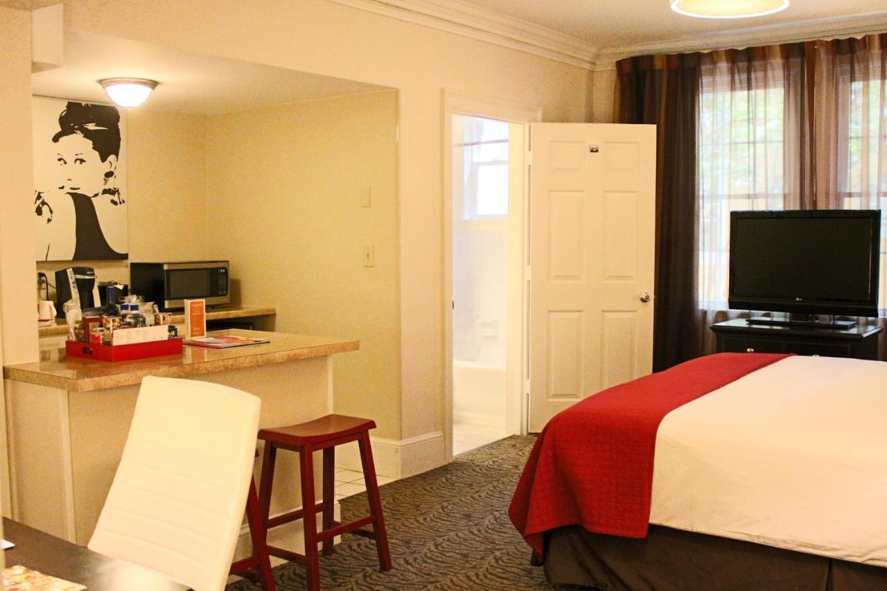 Executive King Room at Artmore Hotel - Midtown