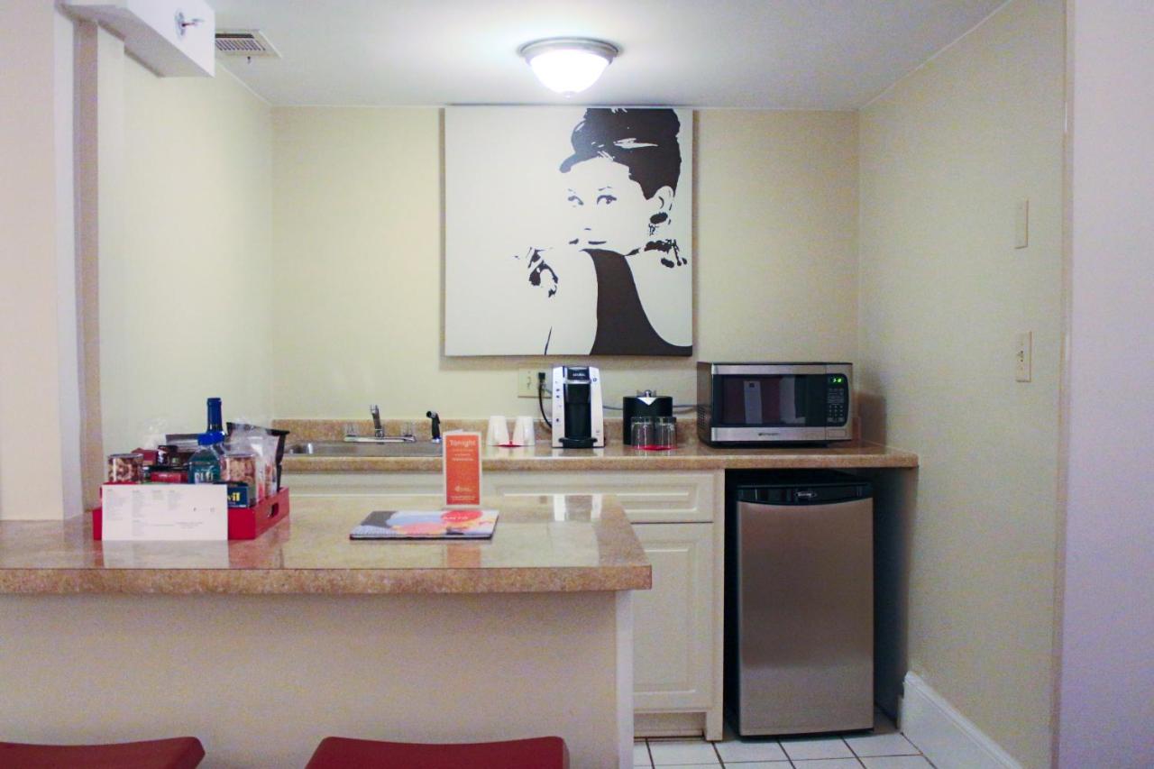 Executive King Room at Artmore Hotel - Midtown