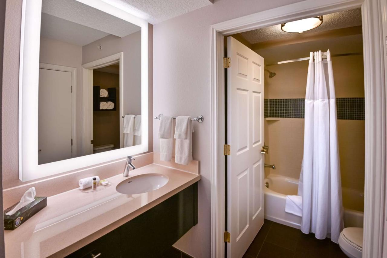Studio Queen Suite at Sonesta ES Suites Fort Lauderdale Plantation