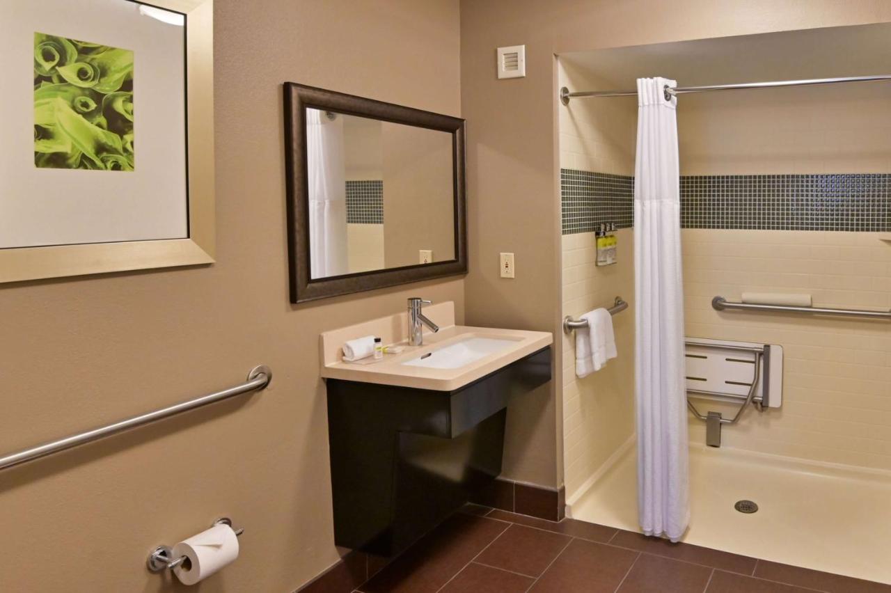 One-Bedroom Queen Suite with Roll-In Shower - Mobility Accessible at Sonesta ES Suites Fort Lauderdale Plantation