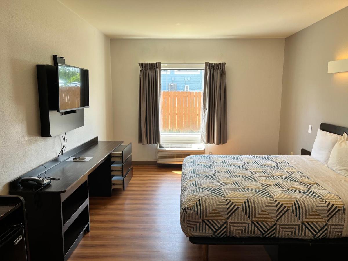 King Room - Disability Access - Non-Smoking at Quality Inn & Suites Biloxi - Ocean Springs