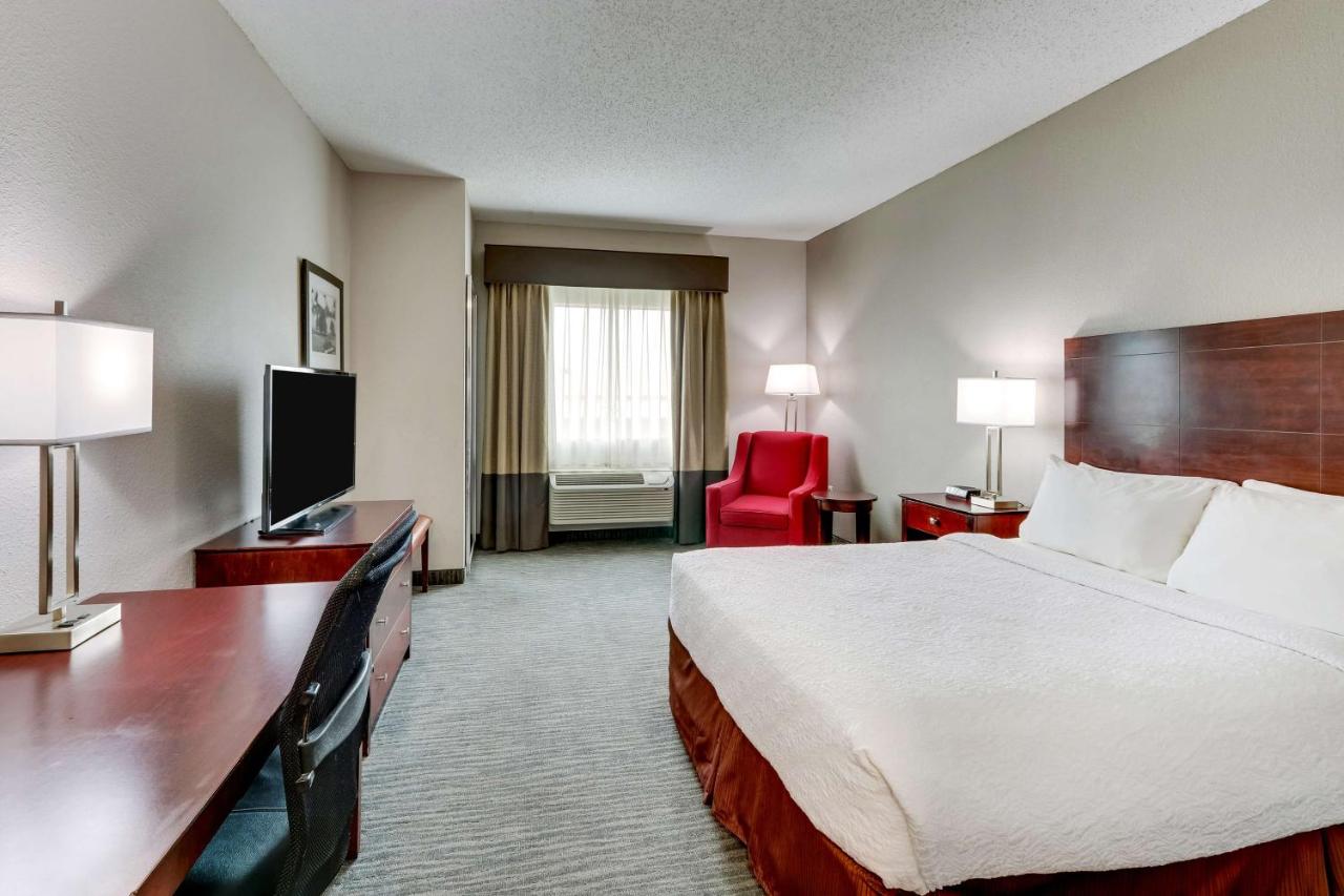 Queen Room with Roll-in Shower - Non-Smoking/Disability Access at Best Western Plus University Inn & Suites