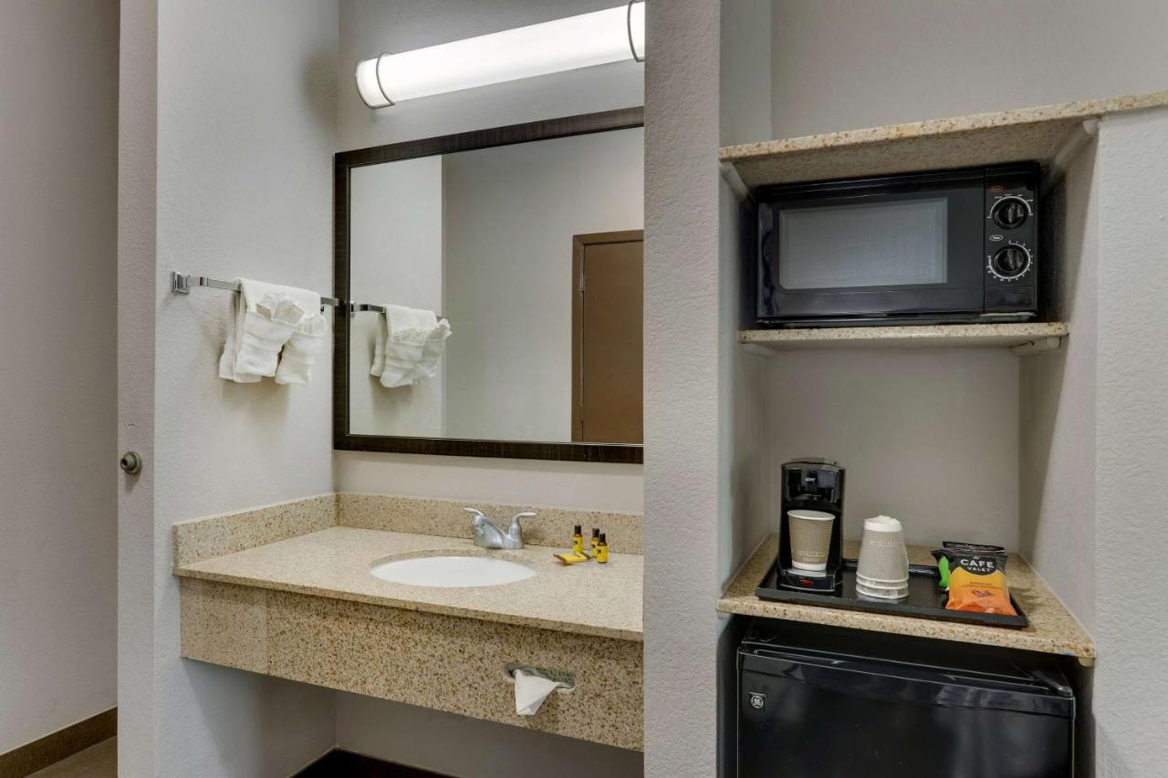 King Suite with Sofa Bed at Best Western Plus University Inn & Suites