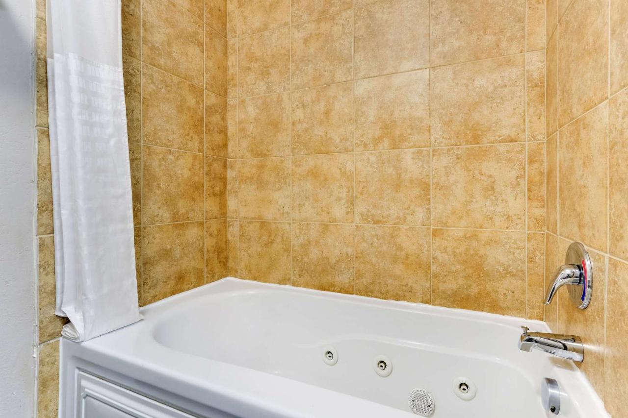King Suite with Spa Bath - Non-Smoking at Best Western Plus University Inn & Suites