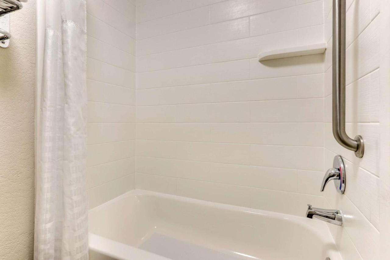 King Room - Non-Smoking at Best Western Plus University Inn & Suites