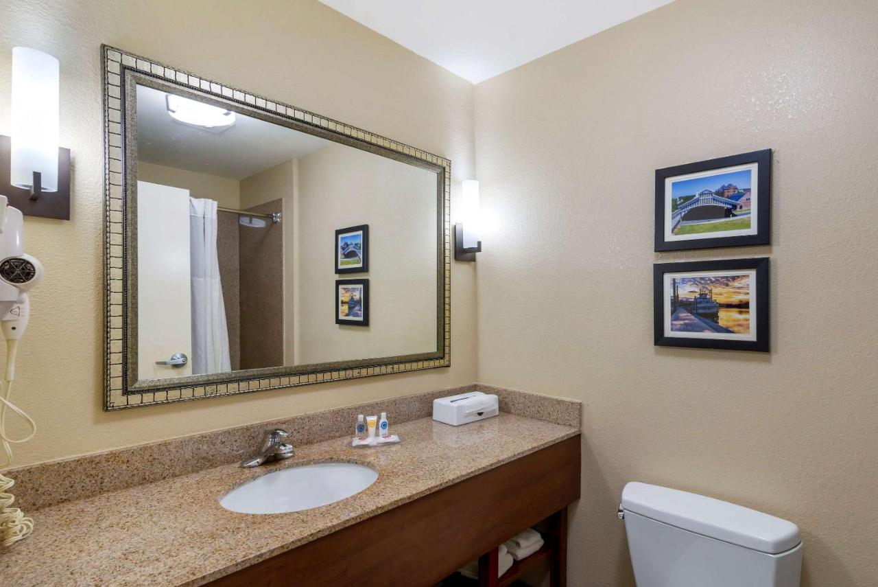 King Suite with Accessible Tub - Accessible/Non-Smoking at Comfort Inn & Suites Montgomery Eastchase