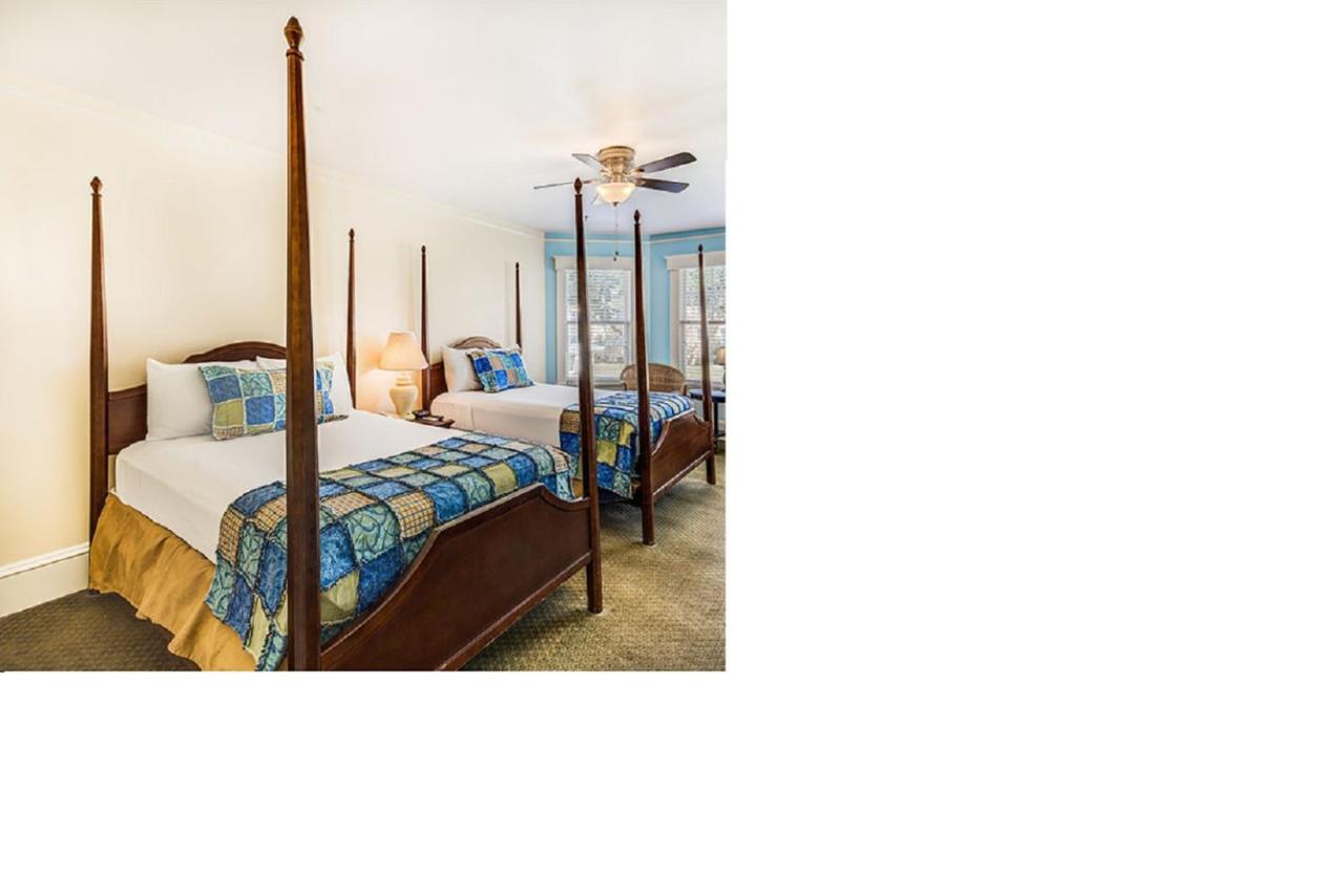 Standard Room with Two Double Beds at Lakeside Inn