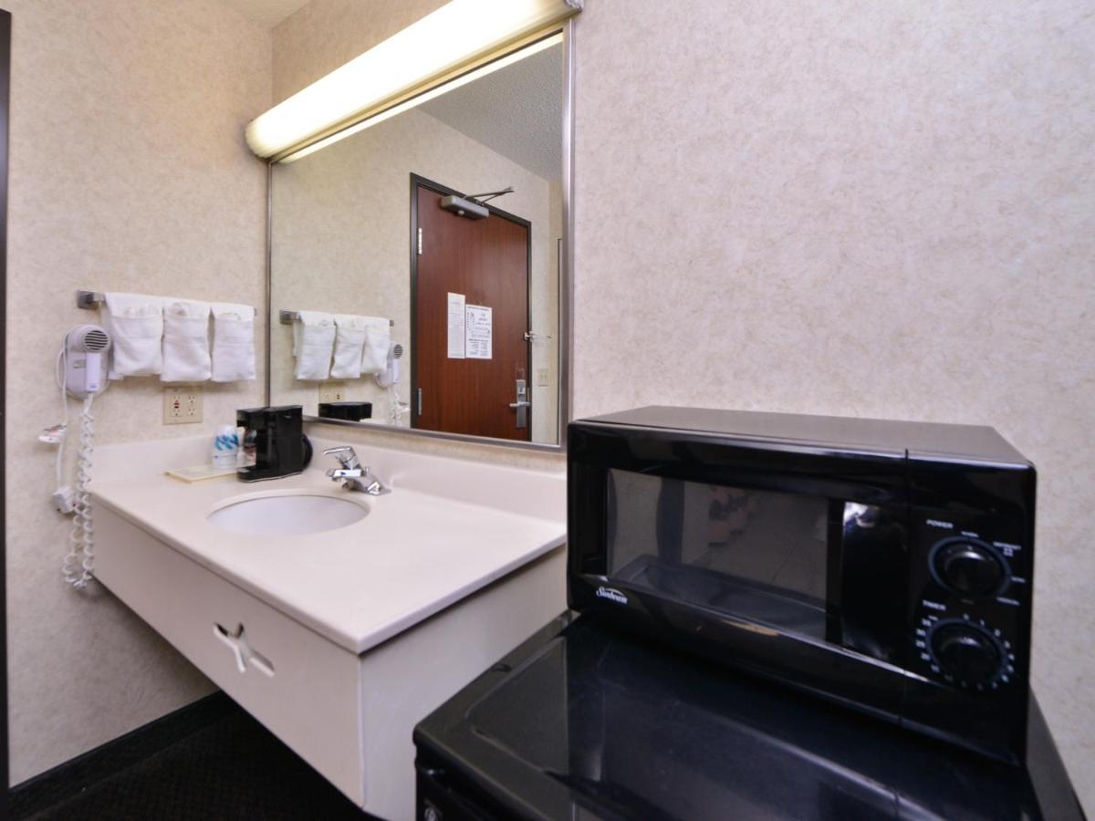 King Suite with Spa Bath at Kelly Inn & Suites Mitchell South Dakota