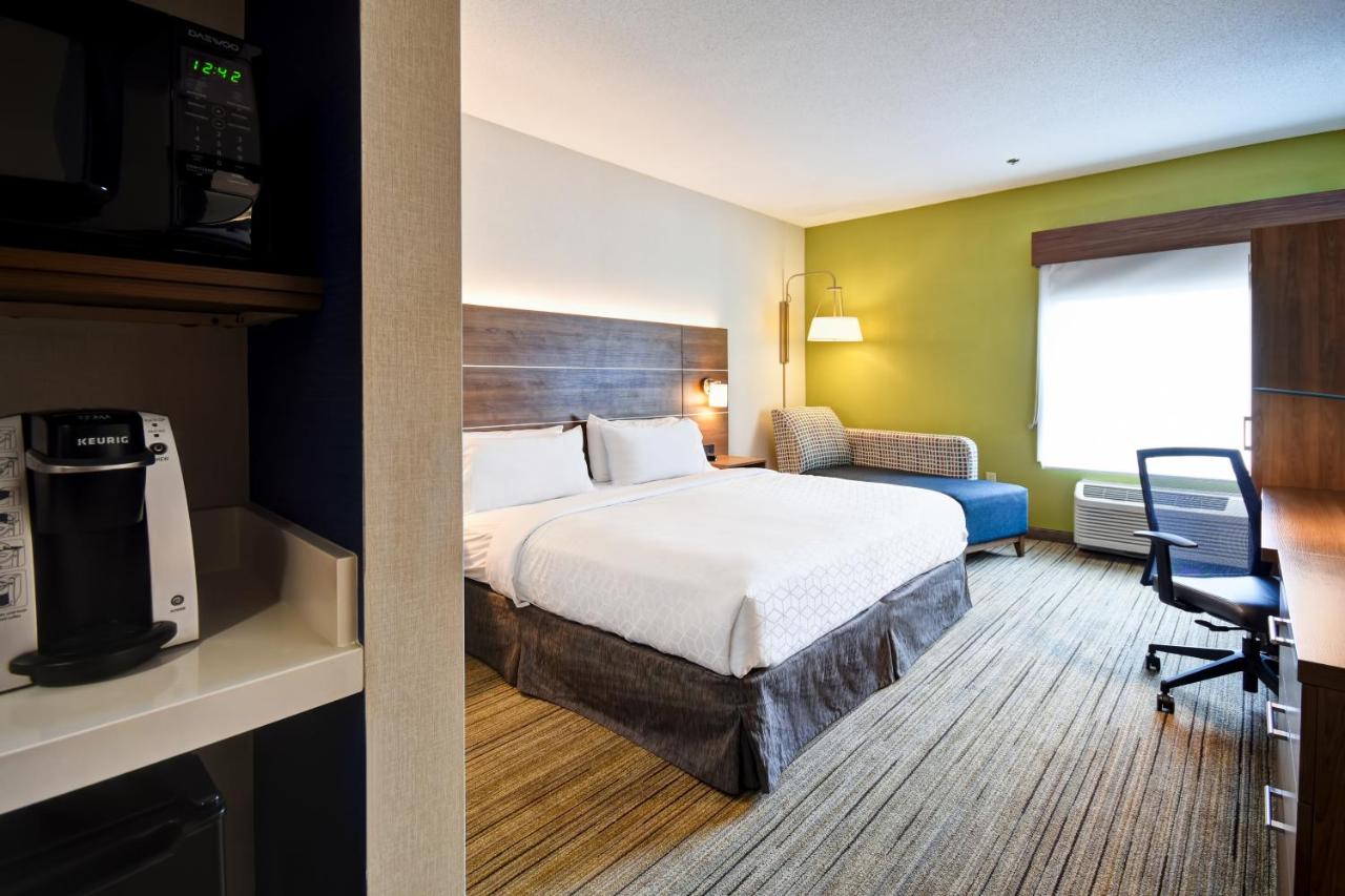 Standard Room at Holiday Inn Express Newport North - Middletown by IHG