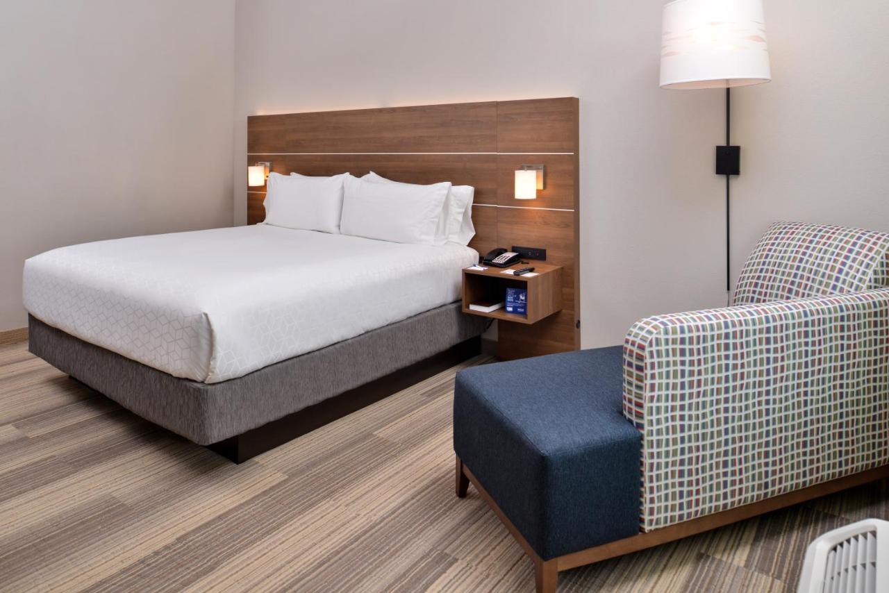 Leisure King Room - Non-Smoking at Holiday Inn Express & Suites West Melbourne by IHG