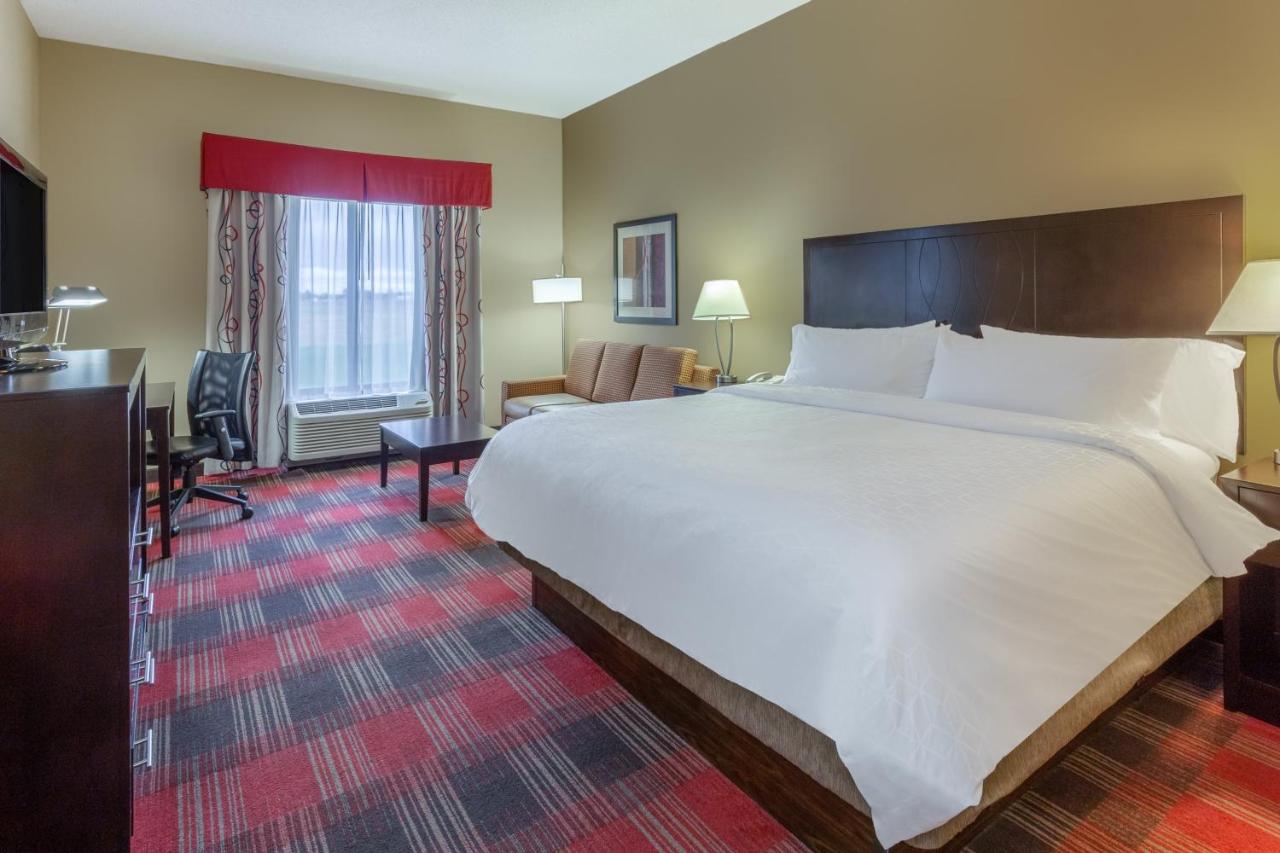 King Room - Non-Smoking at Holiday Inn Express Hotel & Suites Bowling Green by IHG