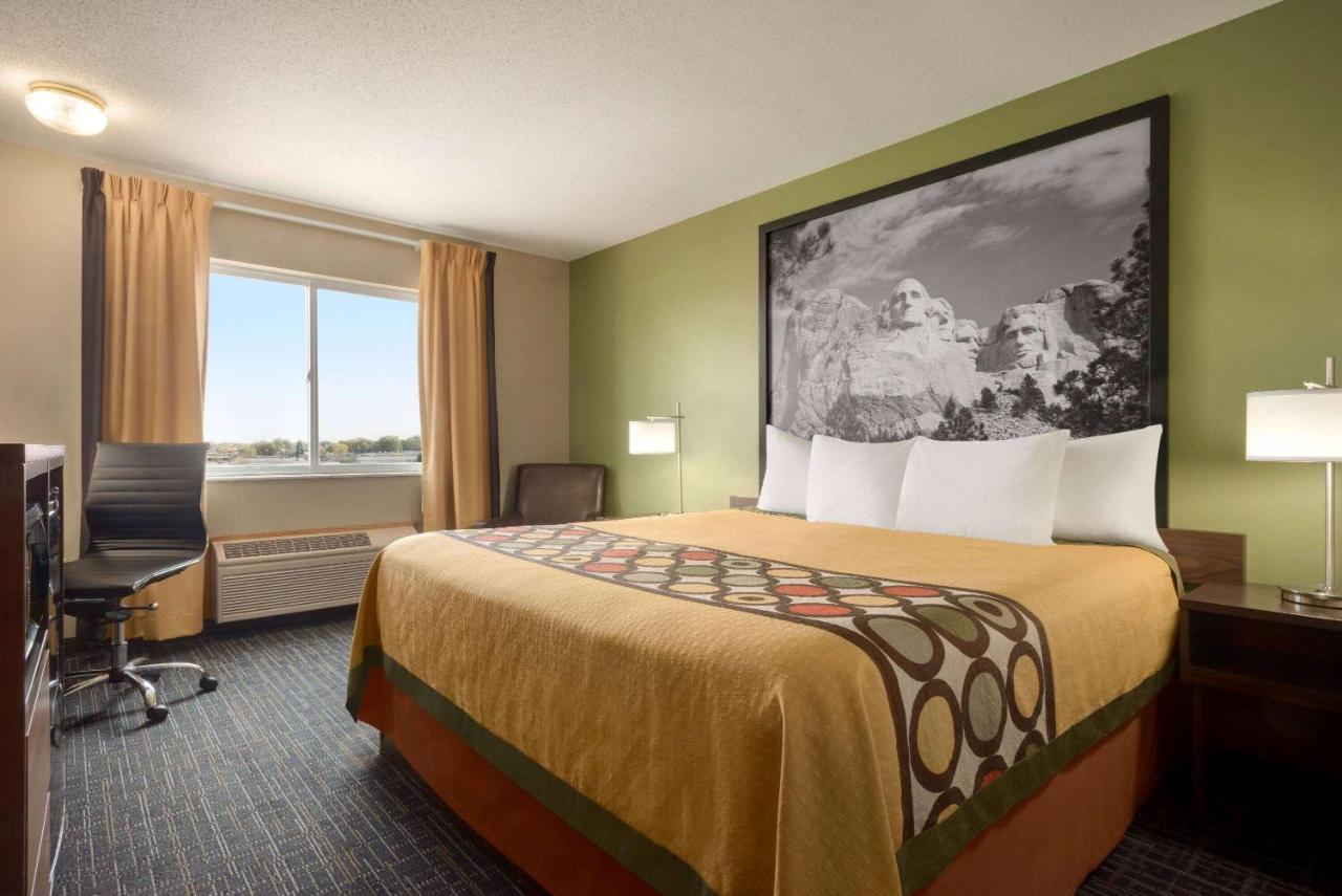 King Room - Non-Smoking at Super 8 by Wyndham Sioux Falls