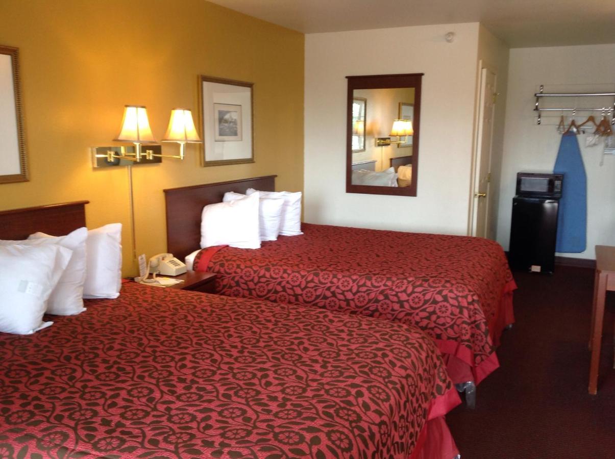 Queen Room with Two Queen Beds - Non-Smoking at Days Inn by Wyndham Andover