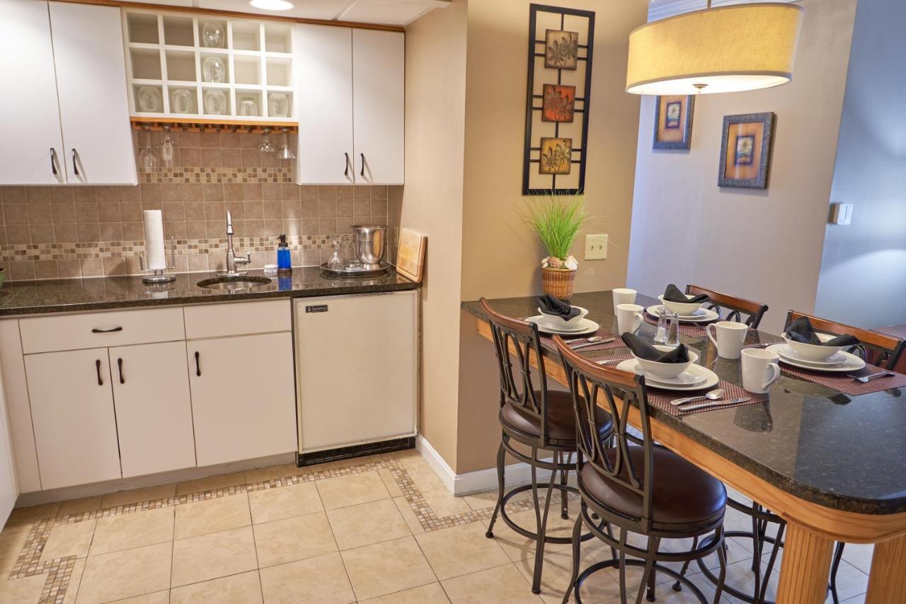 Deluxe King Suite at Seaport Resort & Marina