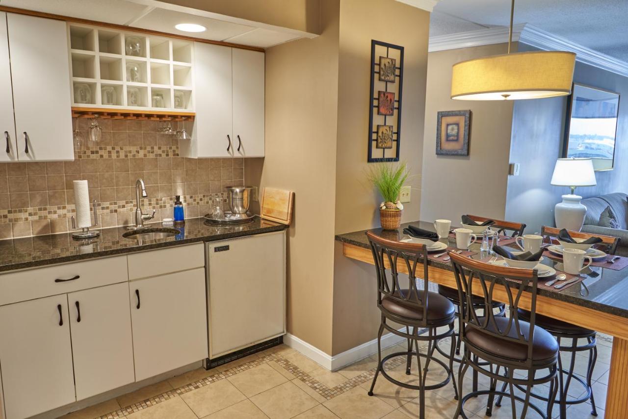 Deluxe King Suite at Seaport Resort & Marina