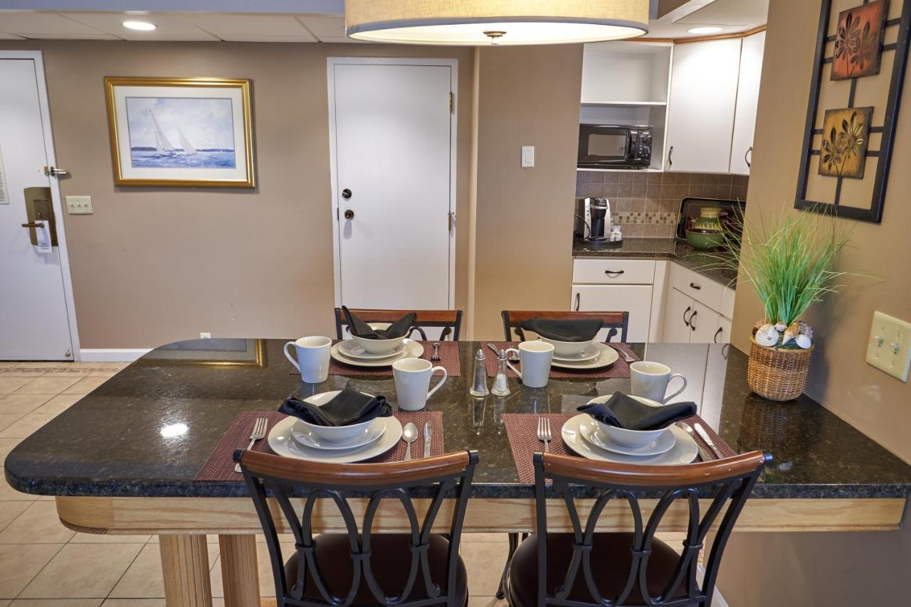 Deluxe King Suite at Seaport Resort & Marina