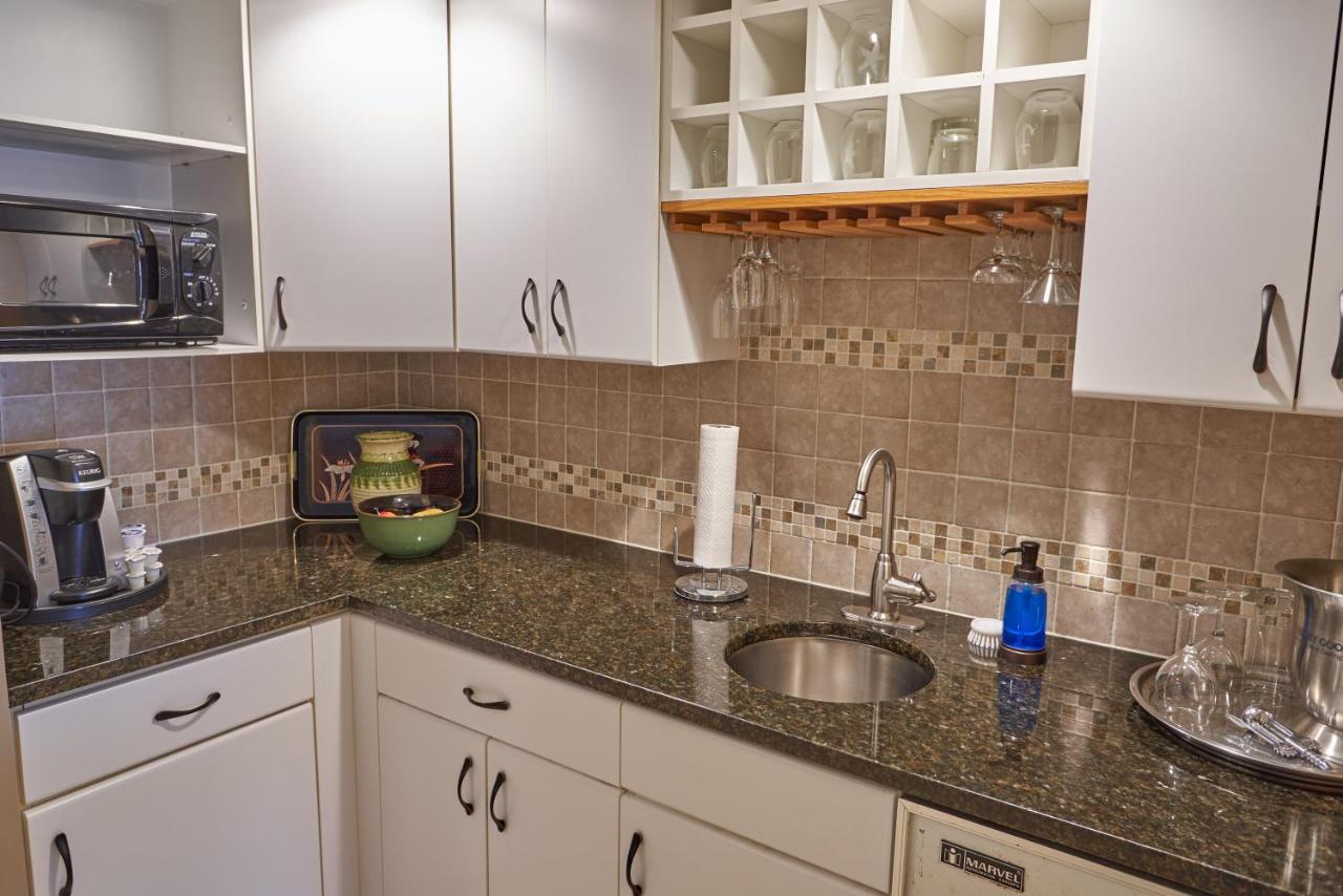 Deluxe King Suite at Seaport Resort & Marina