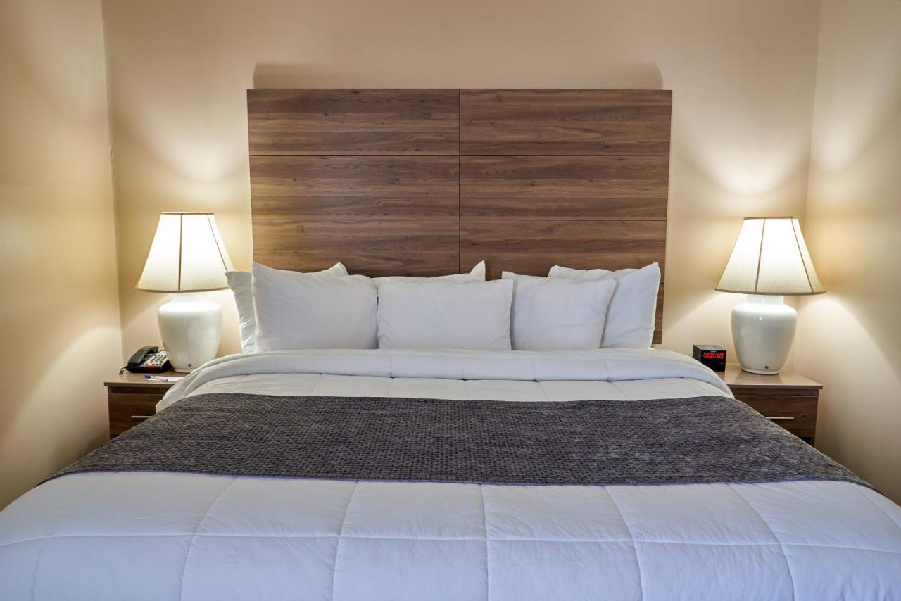 Deluxe King Suite at Seaport Resort & Marina
