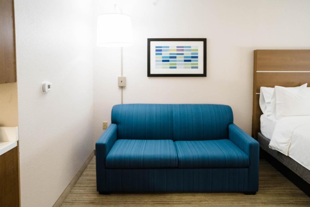 2 Queen Suite with Pullout Sofa at Holiday Inn Express & Suites Knoxville-Farragut by IHG