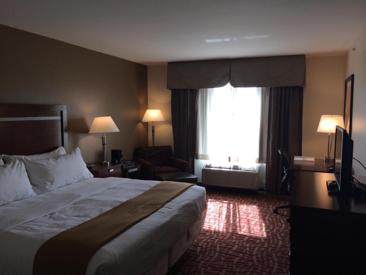King Suite - Disability Access at Holiday Inn Express & Suites Glendive by IHG