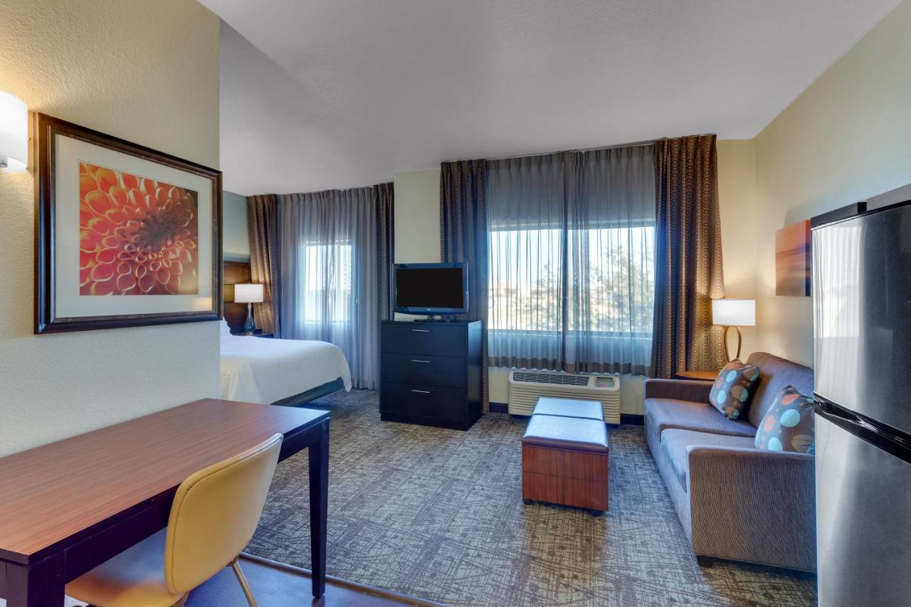 Queen Suite with Roll-In Shower - Disability Access at Staybridge Suites San Angelo by IHG