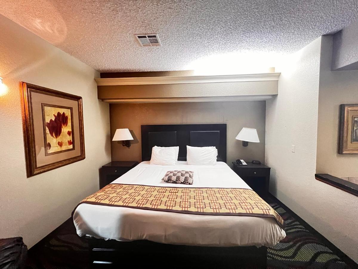 Executive Suite at Apple Tree Inn and Suites