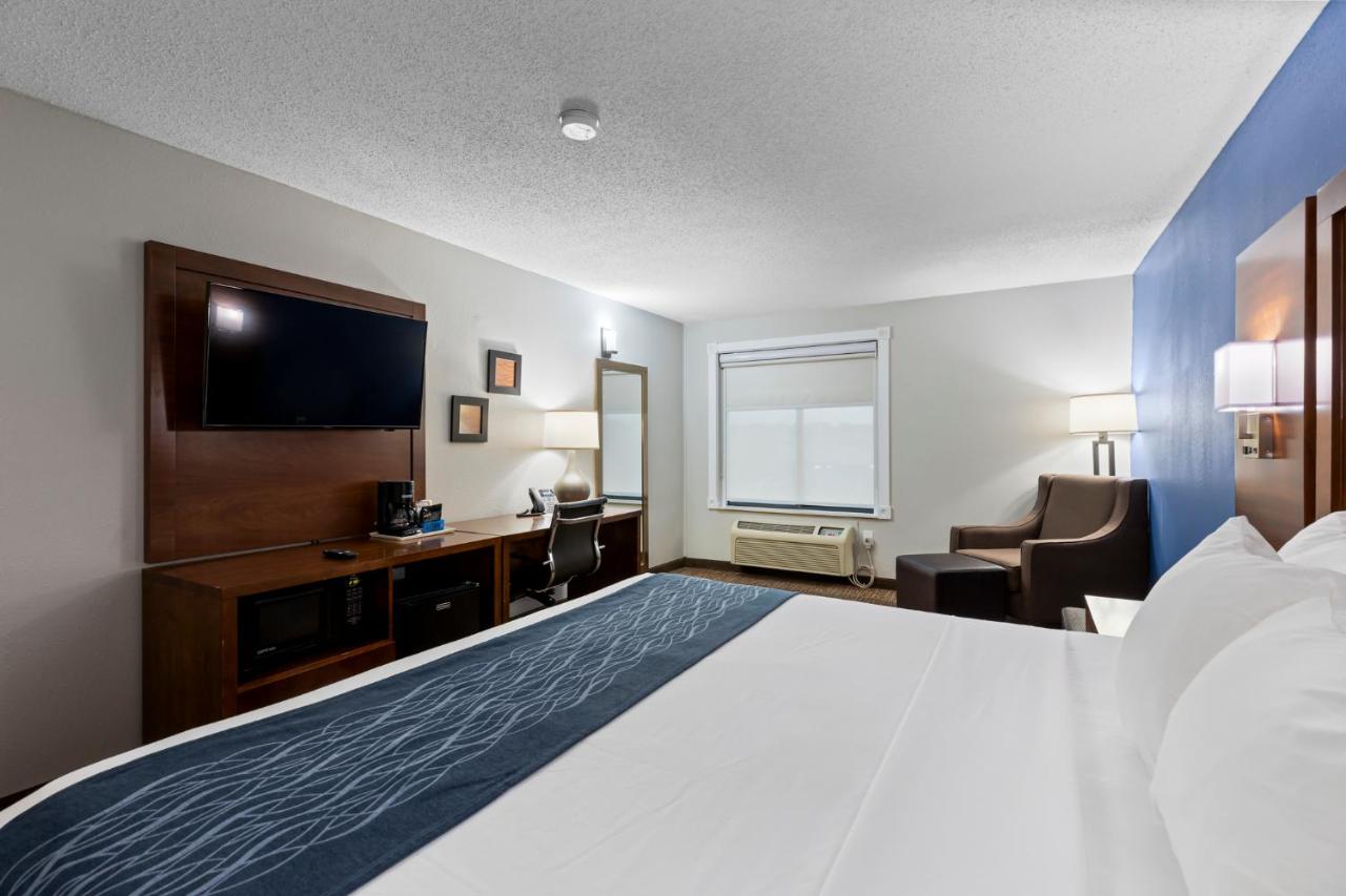 King Room - Non-Smoking at Comfort Inn & Suites St. Louis - Hazelwood