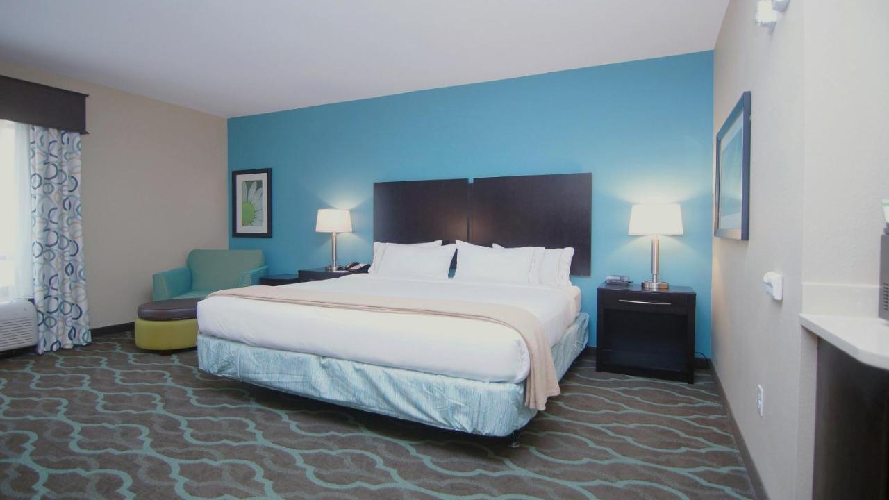 King Leisure Room at Holiday Inn Express & Suites Cuero by IHG