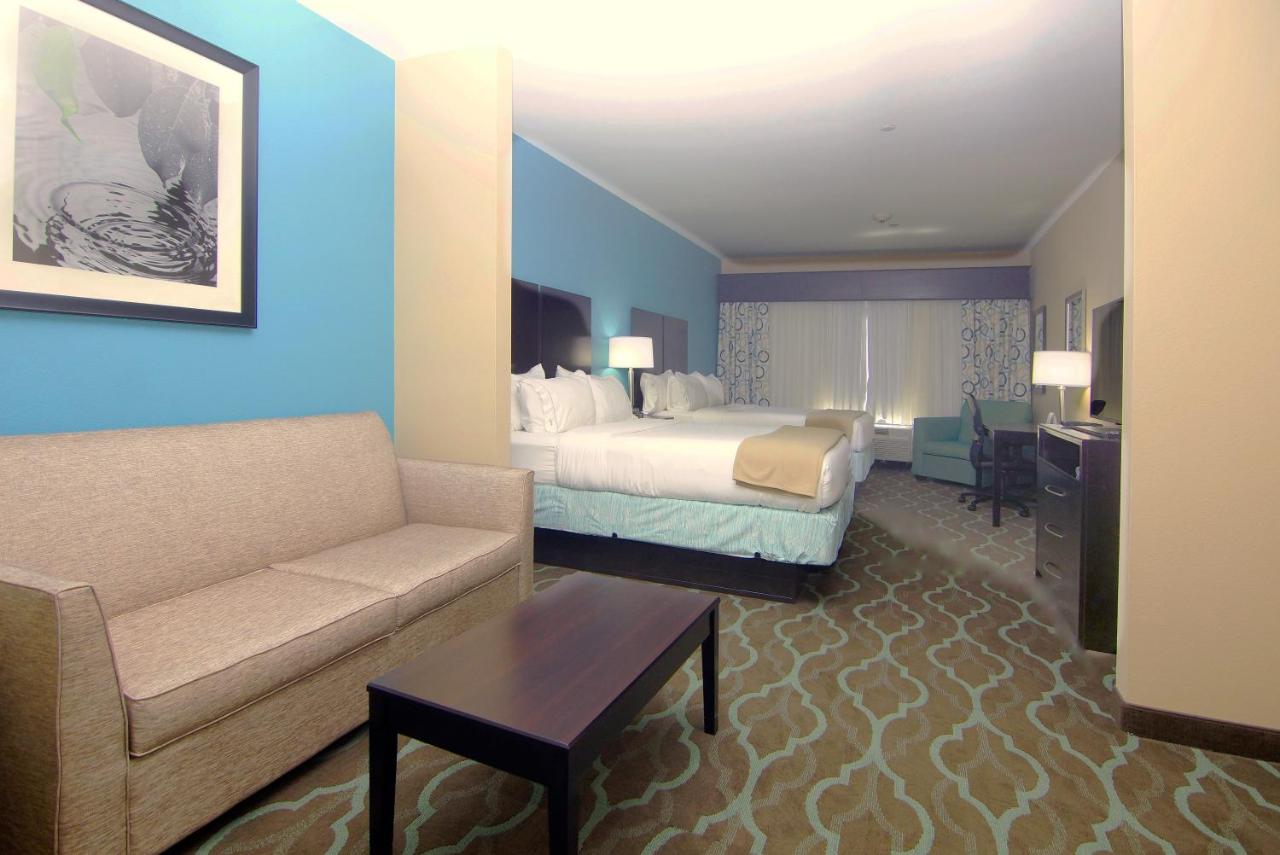 Suite - Hearing Accessible at Holiday Inn Express & Suites Cuero by IHG