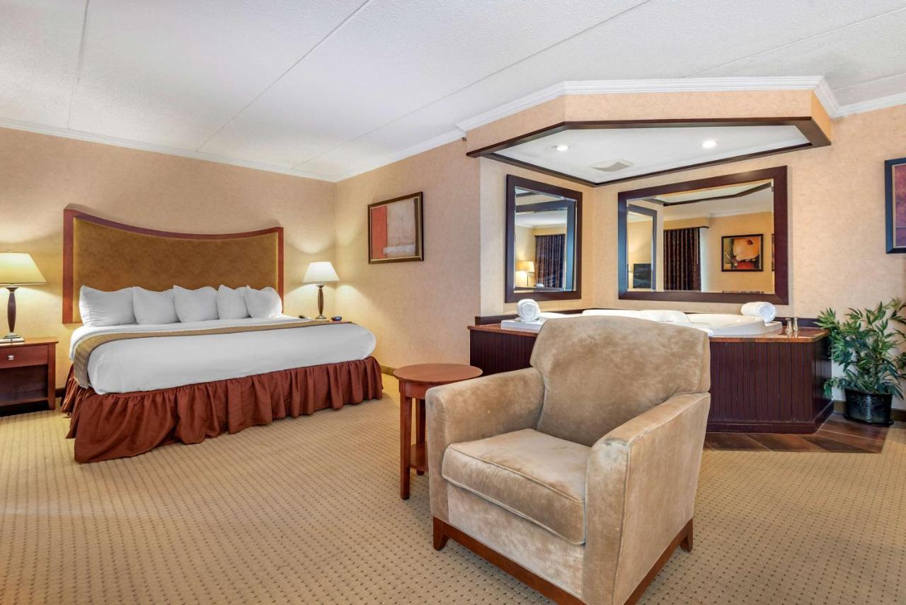 King Suite with Spa Bath - Non Smoking at Best Western Plus Oswego Hotel and Conference Center
