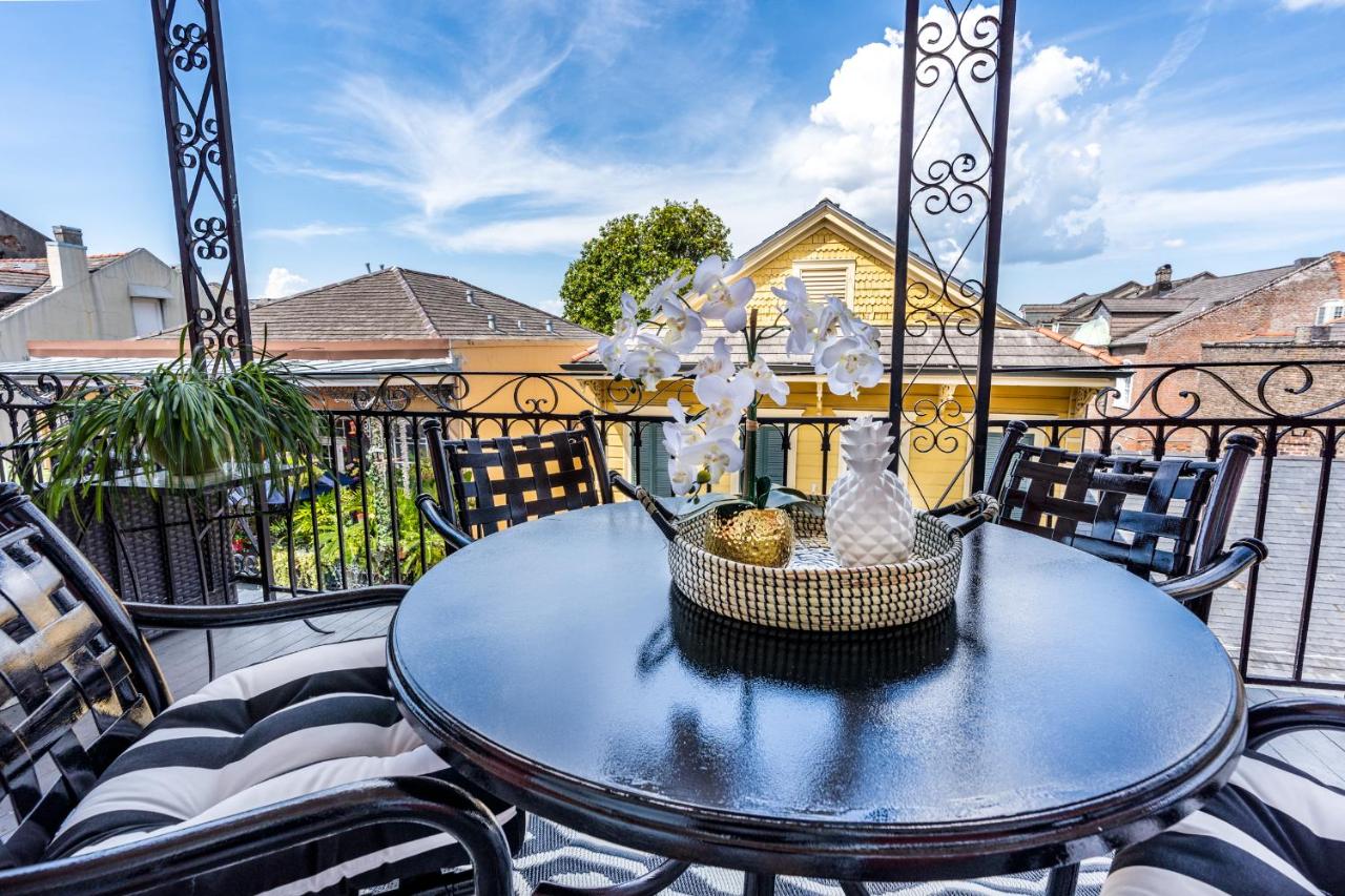 King Suite with Balcony at Saint Philip French Quarter