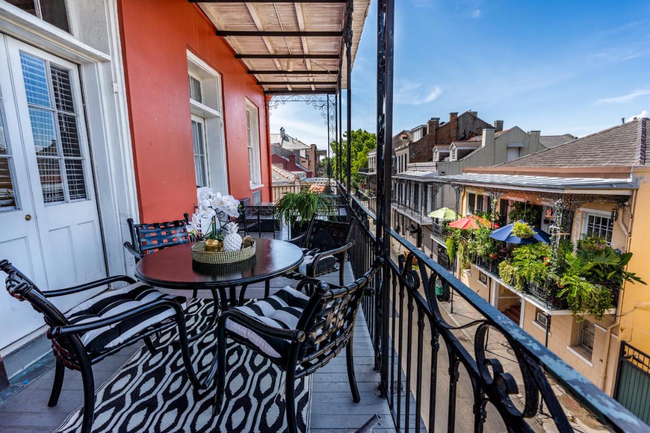 King Suite with Balcony at Saint Philip French Quarter