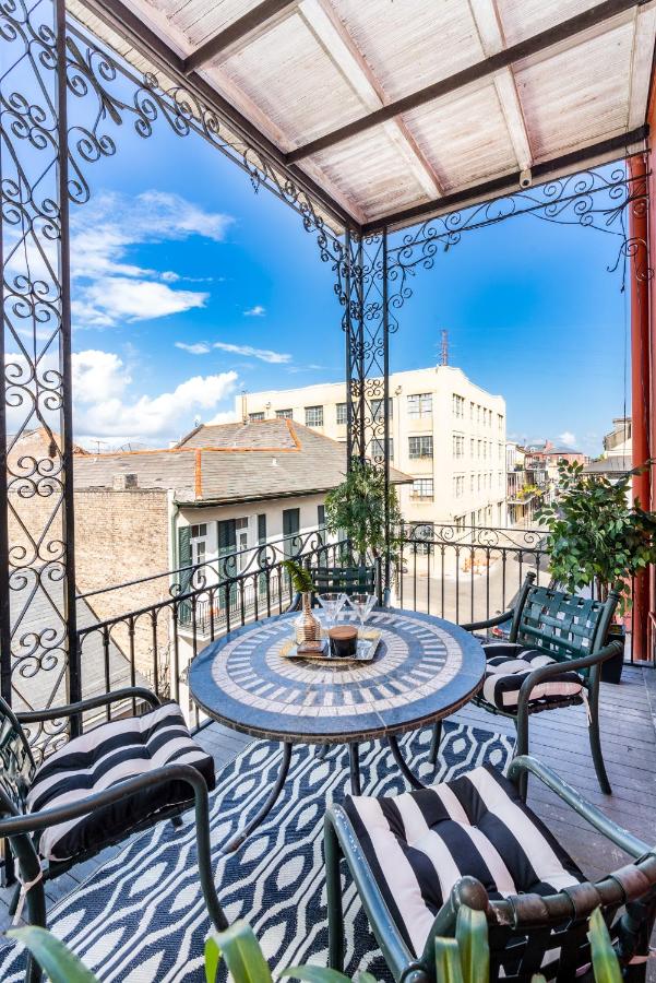 King Suite with Balcony at Saint Philip French Quarter