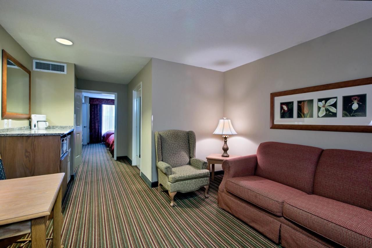 One-Bedroom King Suite - Disability Access/Non-Smoking at Country Inn & Suites by Radisson, Williamsburg Historic Area, VA